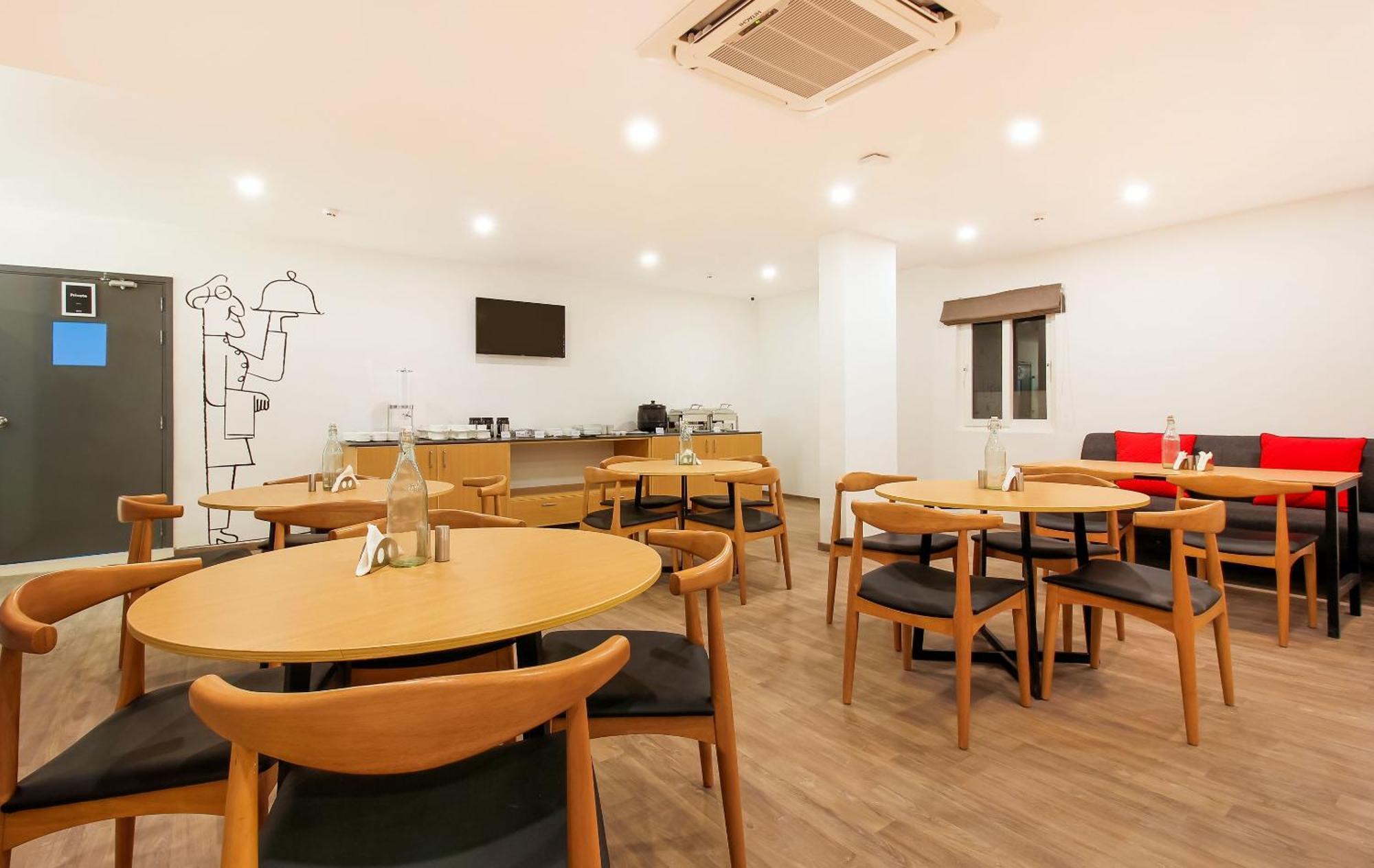 Super Townhouse The Cinco Hotel Near Esi Hospital Hyderabad Bagian luar foto