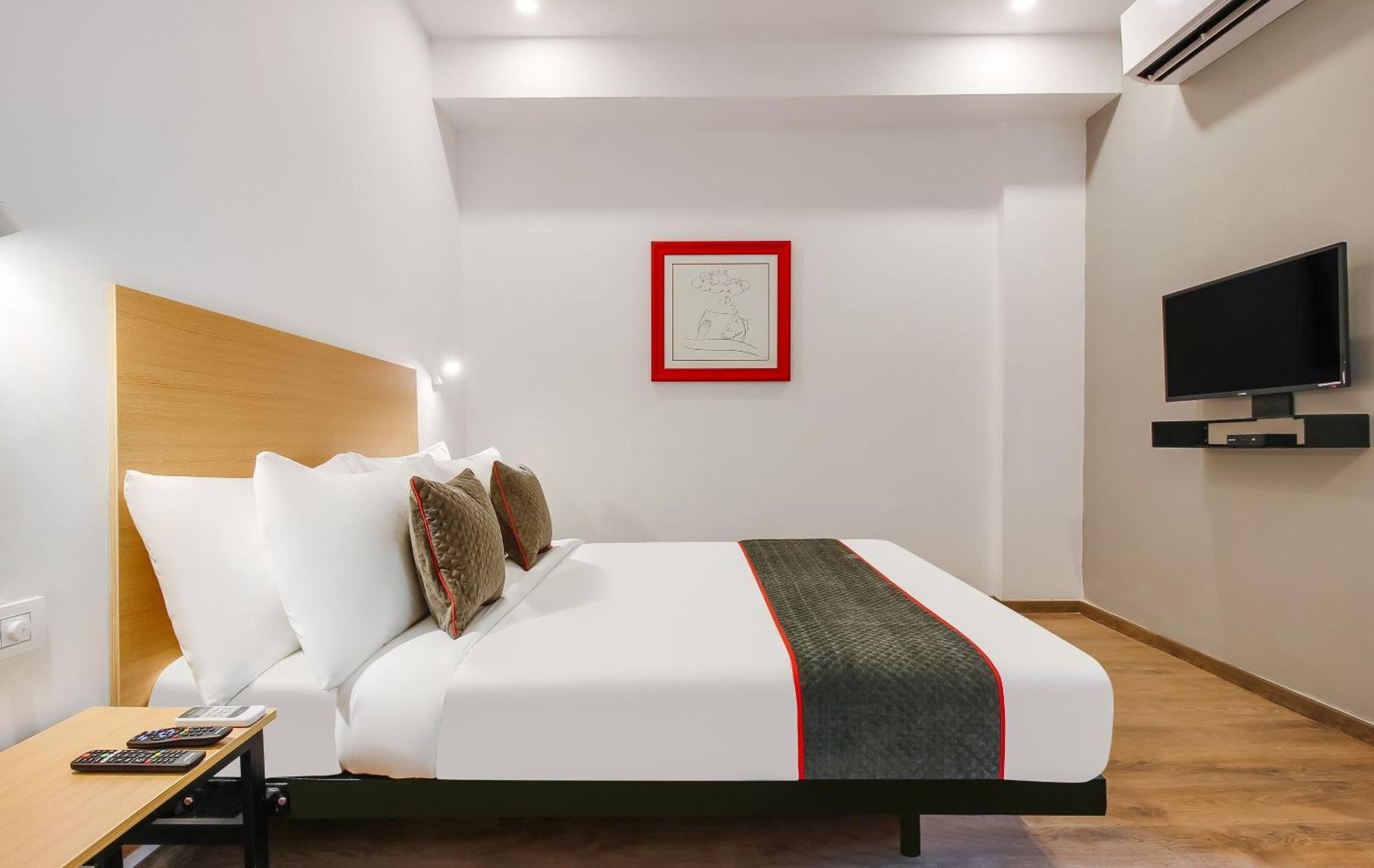 Super Townhouse The Cinco Hotel Near Esi Hospital Hyderabad Bagian luar foto