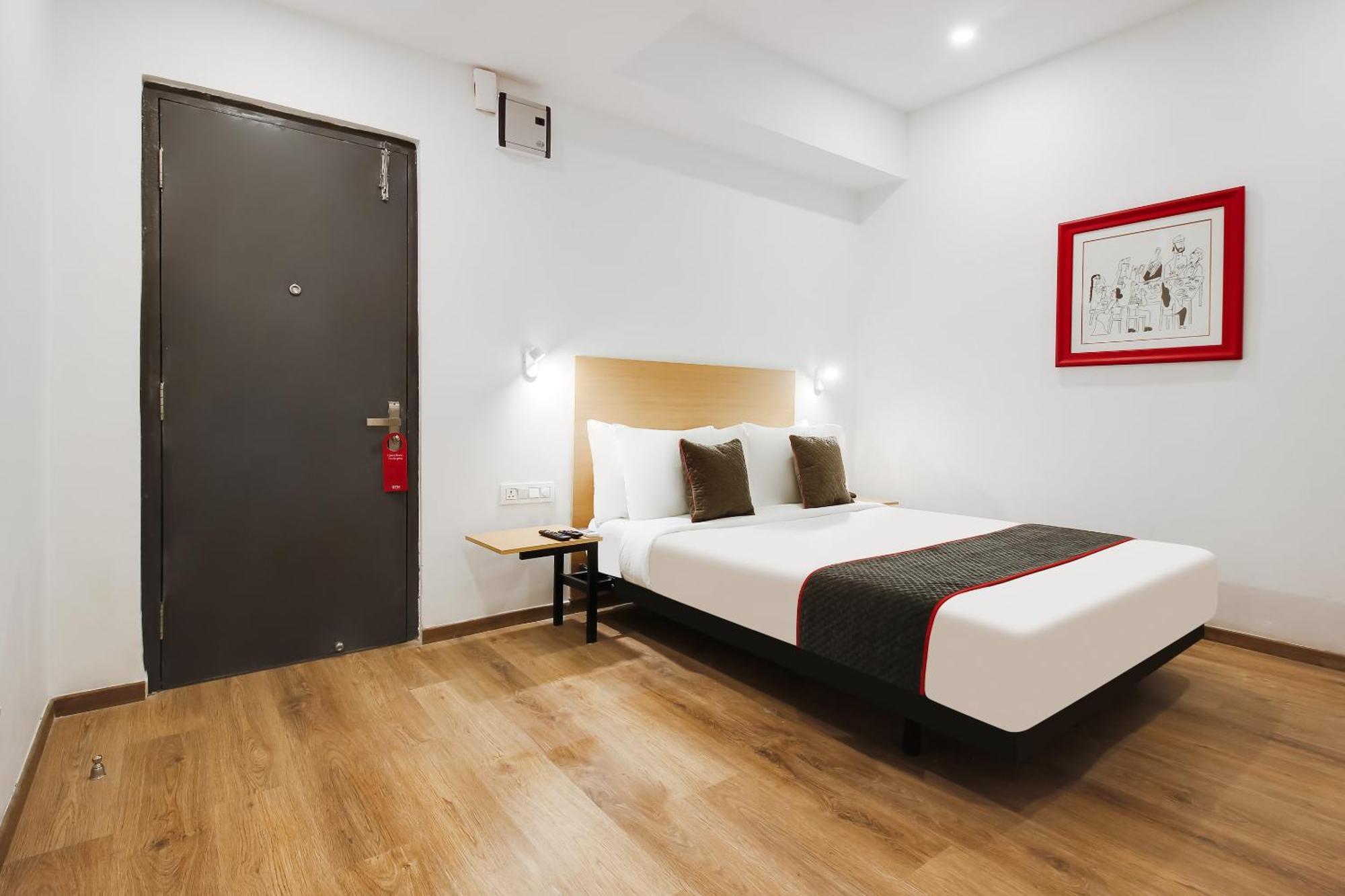 Super Townhouse The Cinco Hotel Near Esi Hospital Hyderabad Bagian luar foto