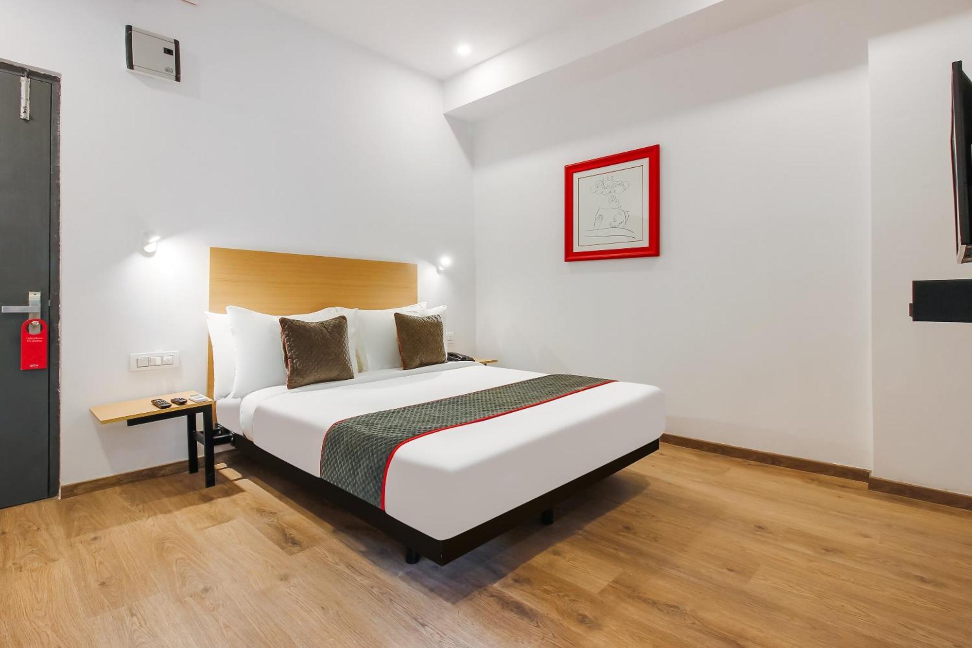Super Townhouse The Cinco Hotel Near Esi Hospital Hyderabad Bagian luar foto