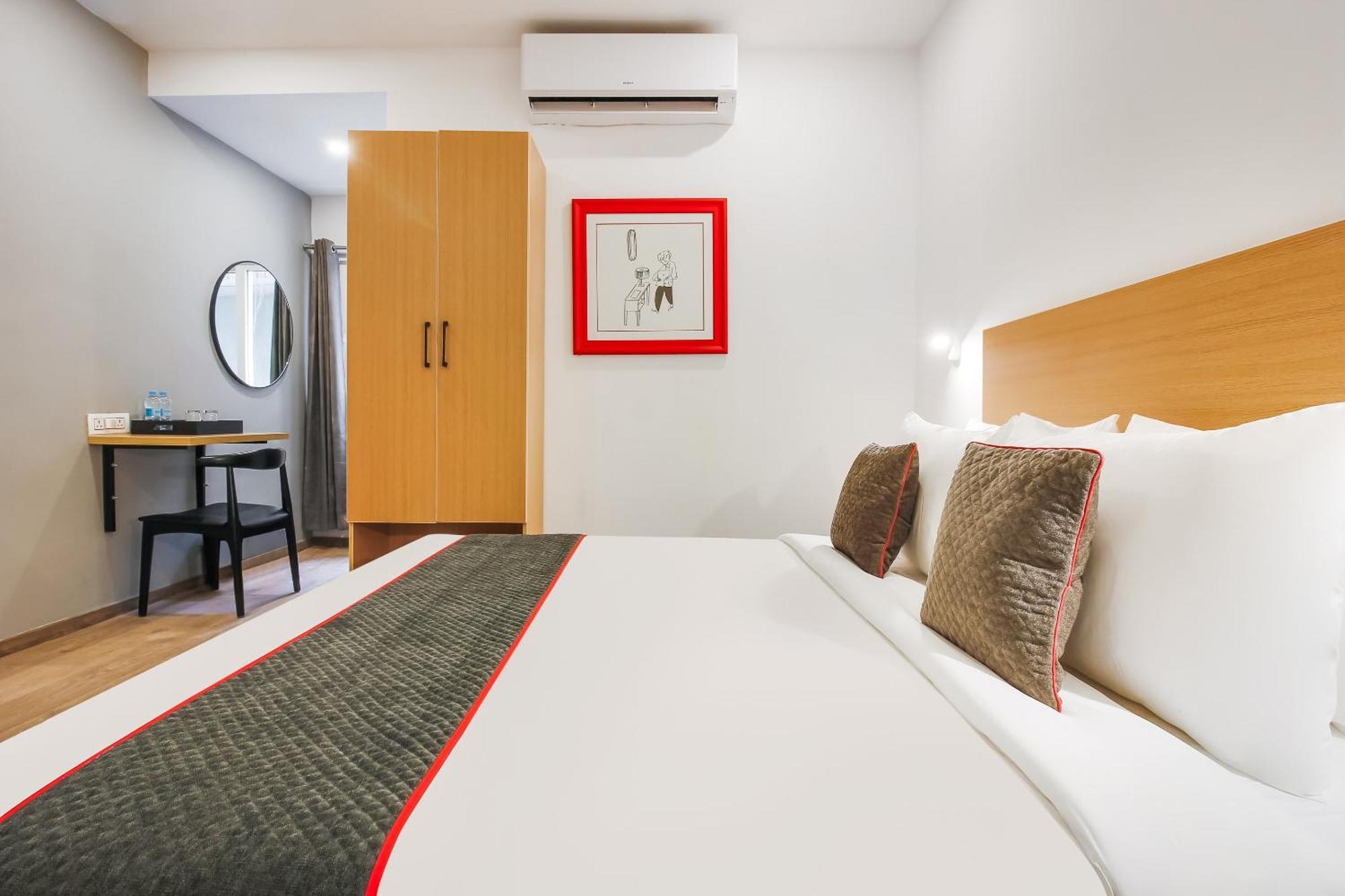 Super Townhouse The Cinco Hotel Near Esi Hospital Hyderabad Bagian luar foto