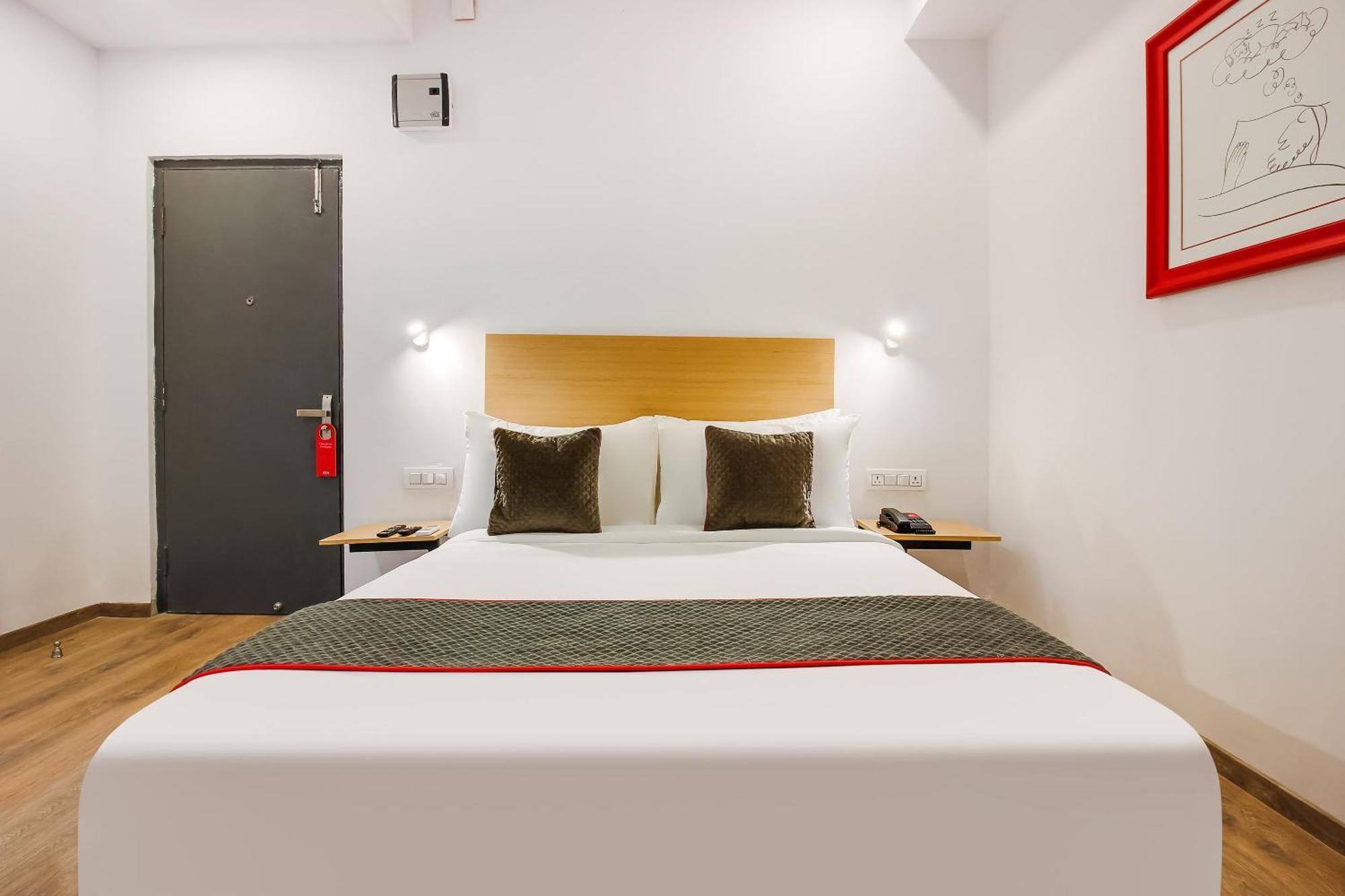 Super Townhouse The Cinco Hotel Near Esi Hospital Hyderabad Bagian luar foto